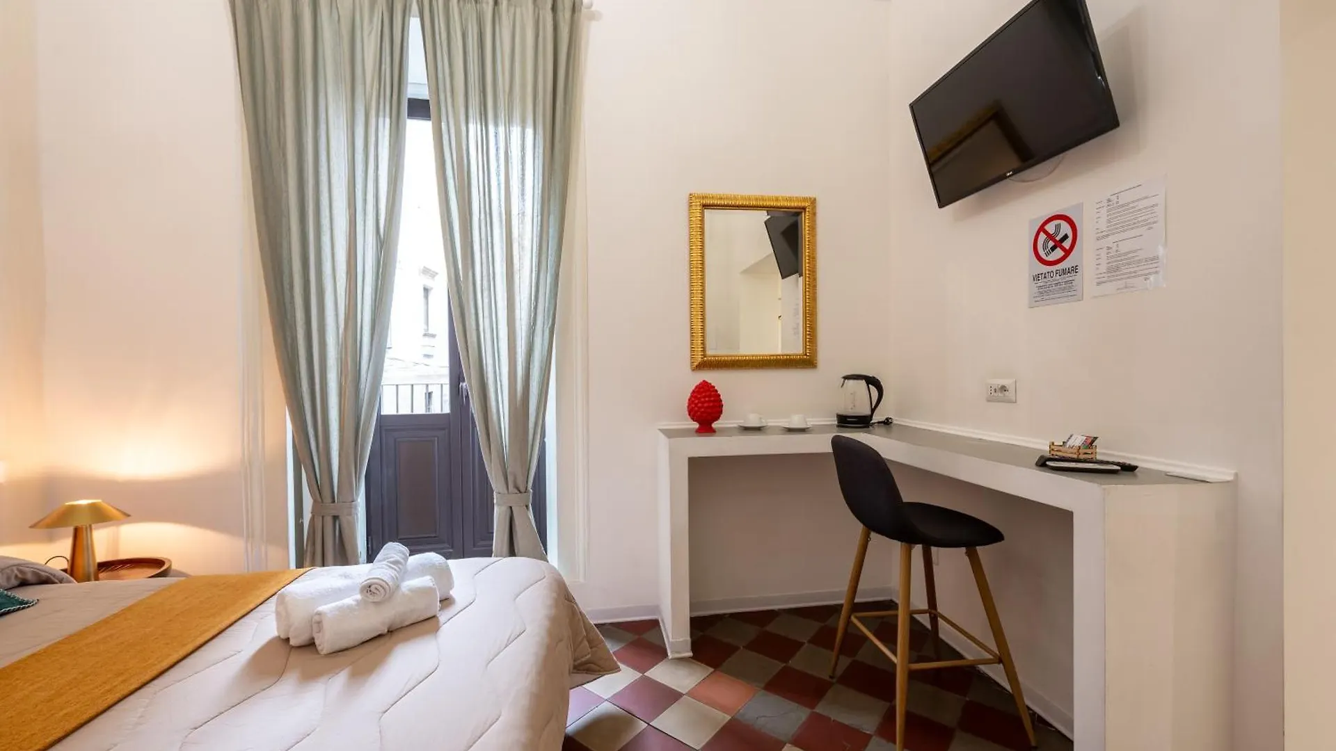 Affittacamere Palazzo Bicocca Rooms Aeroporto di Catania Fontana Rossa Italia